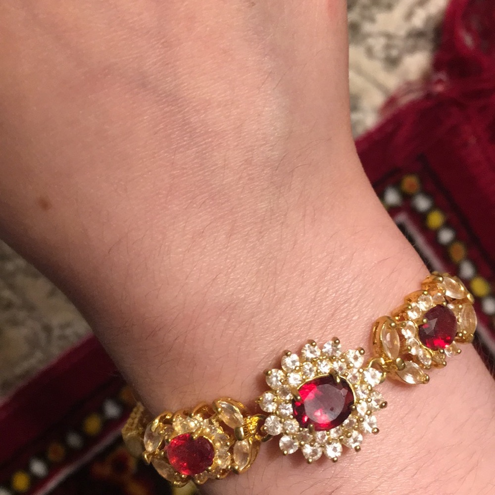 Stunning Gold Bracelet with Diamonds & Red Rubies